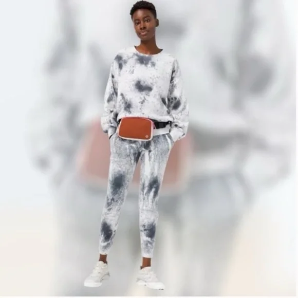 LULULEMON PERFECTLY OVERSIZED CREW *TIE DYE IN MARBLE DYE CLASSIC NAVY SZ M - Picture 4 of 7